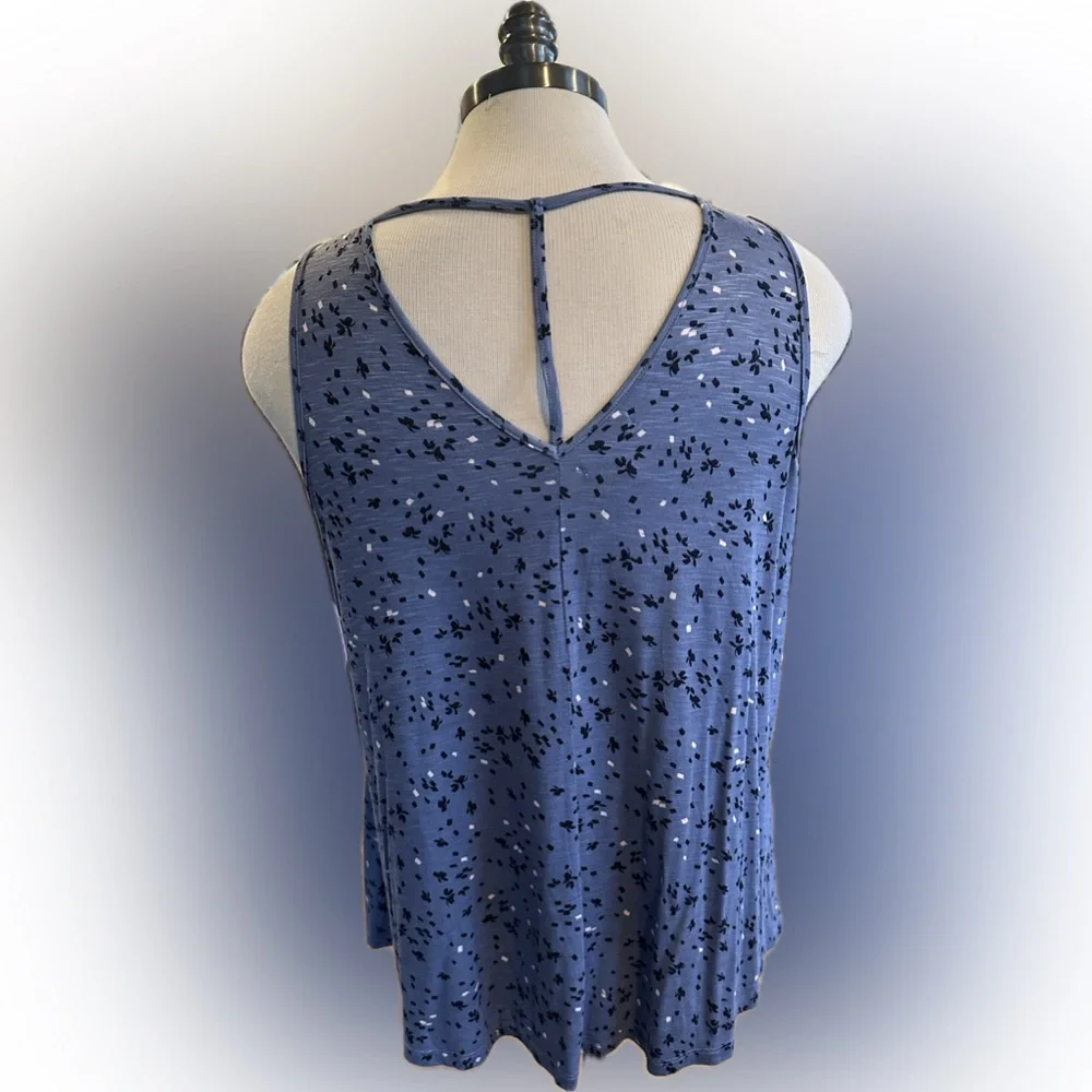 Maurices XXL Blue & Black Floral Sleeveless Top - Picture 2 of 6